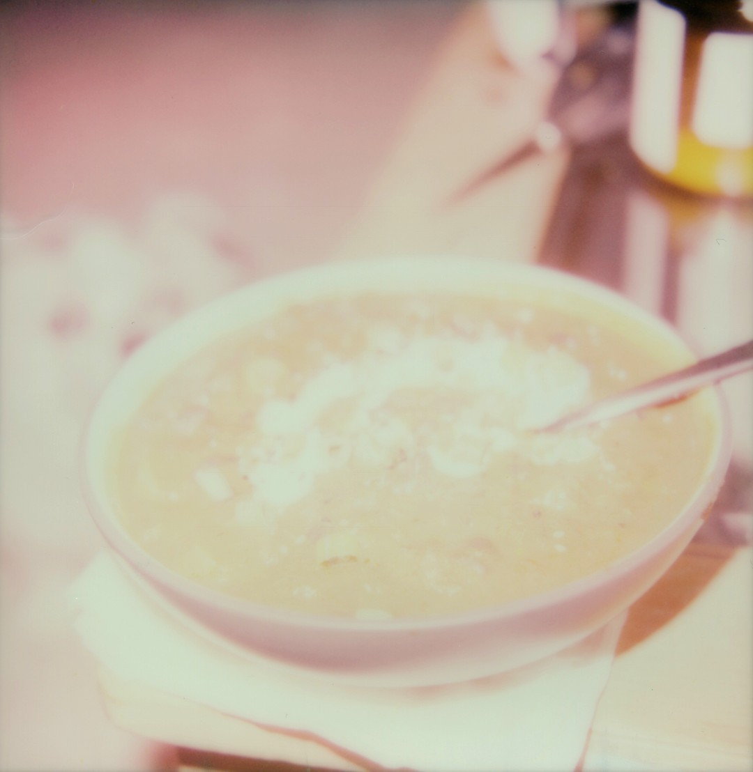 A blown out photograph of a bowl of chili.