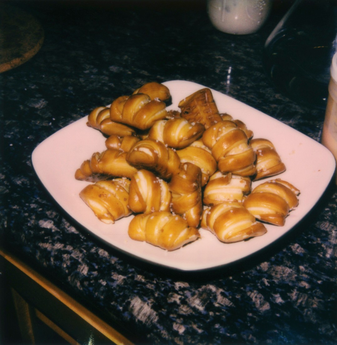 A square plate with pretzel bites on them